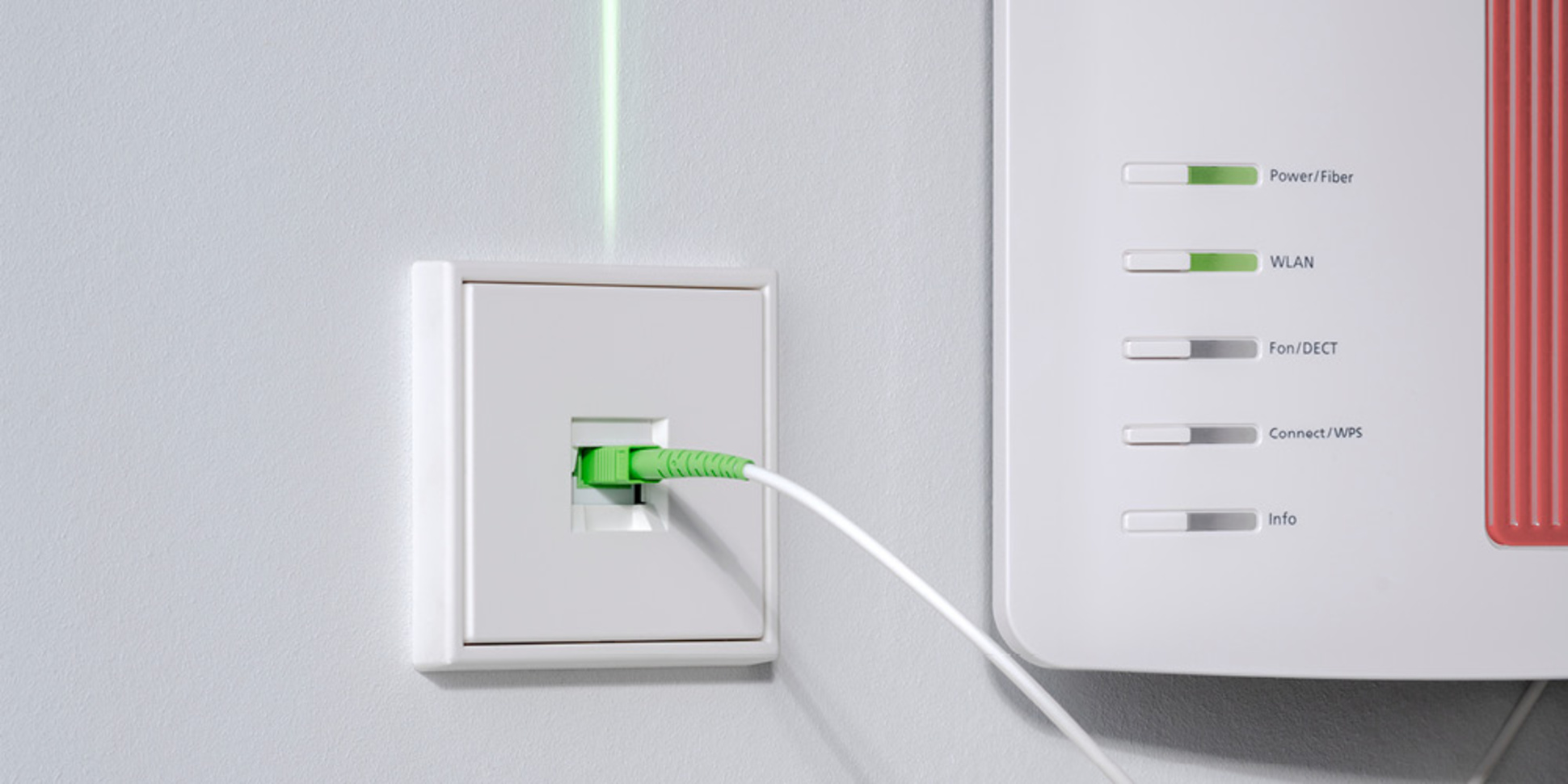Die neuen Glasfaser-Anschlussdosen bei DM Elektrotechnik in Dettingen unter Teck